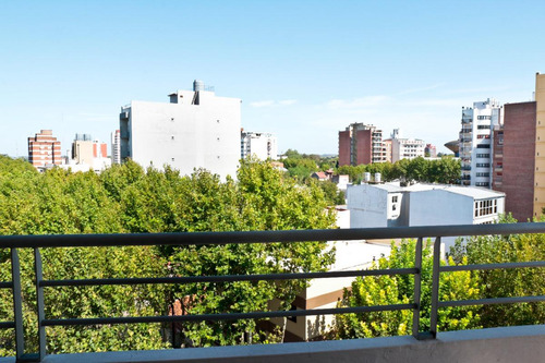Departamento En Venta - 2 Dormitorios 2 Baños - Cochera - 82mts2 - Monte Grande, Echeverría