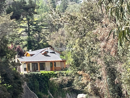 Casa En Venta De 4 Dorm. En Lo Barnechea Arrayan Rio