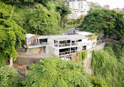 Exclusiva Casa En Una De Las Mejores Zonas De Caracas,  Mls #24-5107