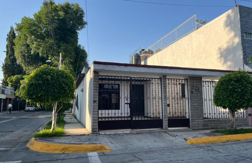 P R O X I M A M E N T E Bonita Casa En Renta De Un Piso En Valle Dorado