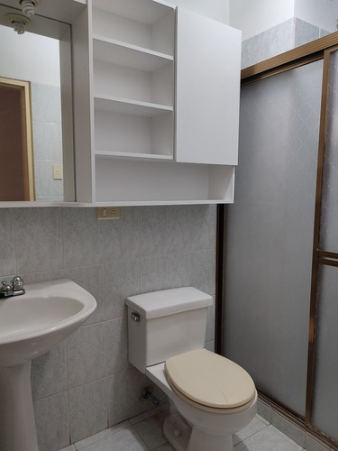 Nelida Lugo Vende Apartamento En Res. Rio Tormes, Ubicado En Prebo, Zona Norte De Valencia. Cod: Foa-2918
