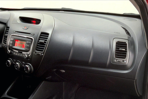 Imagen 16 de 25 de Kia Forte Sedan 4 Pts Lx, Tm6, A/ac, Bl, F Niebla, R-16