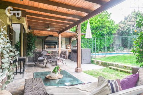 Amplia Casa En El Carmen, Ideal Para Familia Numerosa