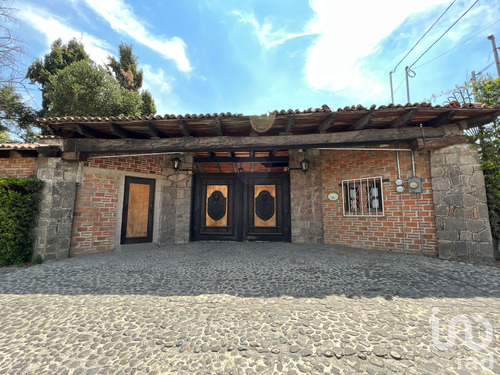 Venta Casa 5 Ambientes Cacalomacán Centro