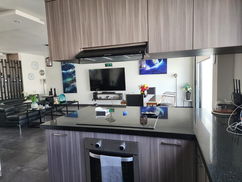 Casa En Venta Con Espacios Amplios (trato Directo)