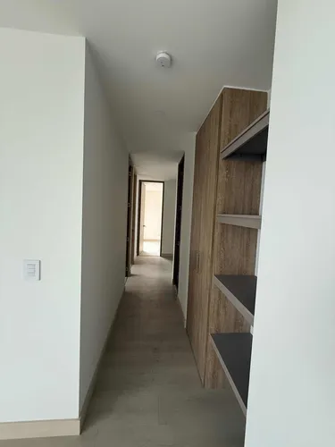 3 Habitaciones, 2 Baños, 2 Parqueaderos, 2 Balcones, 92m2.