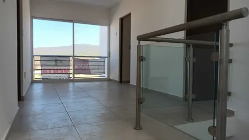 Venta De Casas En El Encino, Pasillo Lateral, Estudio O 4ta Rec En Pb, Lujo