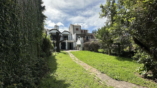 Fisherton: Muniagurria Y Córdoba, Amplisimo Jardín