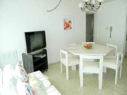 Apartamento En Peninsula - Punta Del Este- Ref: 1209