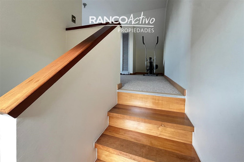 Casa En Venta En Los Arrayanes, Isla Teja Sur, 3 Niveles