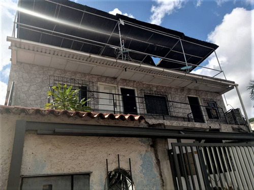 Espaciosa E Iluminada Casa En Vereda Privada De Coche Caracas