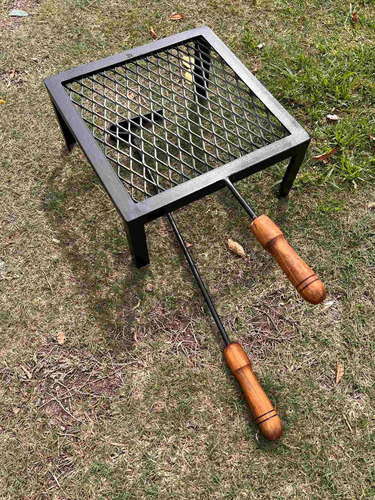 Parrilla 35 X 35 Mango De Madera Y Atizador