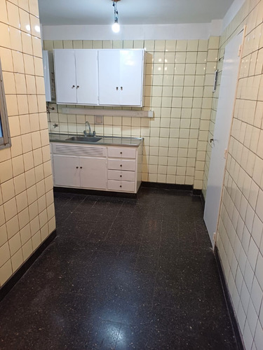 3 Ambientes Con Balcón, Baulera Y Cocina Comedor Caballito Dueño Directo A Metros Del Subte A