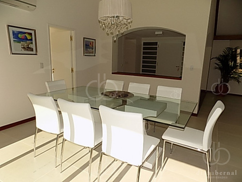 Imagen 5 de 19 de Casa De 4 Dormitorios Y Piscina Climatizada En Punta Del Este, Playa Mansa.