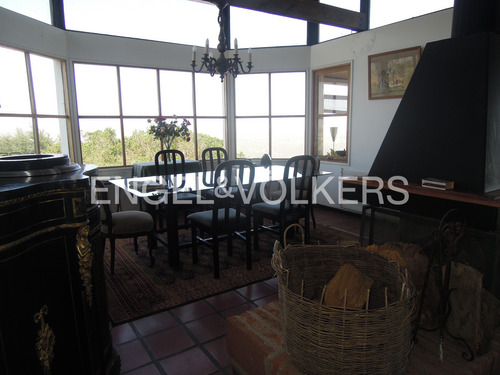 Casa Con Vista Soñada En Altos De Santo Domingo.
