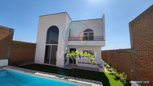 Casa En Venta Fracc. Tehuicil Con Jardín Amplio Y Alberca Escriturada