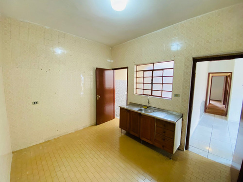 Casa À Venda Com 3 Quartos (1 Suíte) Ampla, Arejada E Pronta Para Morar No Centro De Boituva!