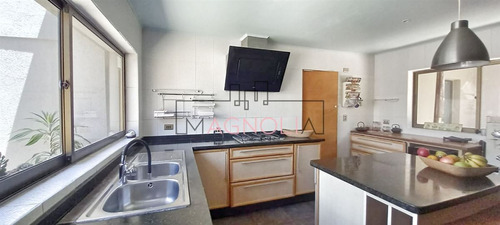 Casa En Venta De 5 Dorm. En Limache