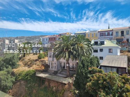 Oficina En El Casco Histórico De Valparaíso