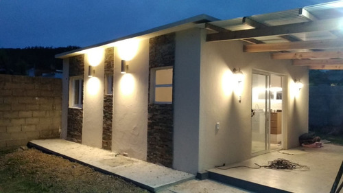 Imagen 1 de 11 de Alquilo Anual Moderna Casa Centro De Piriapolis Al Fondo Próximo A Devoto