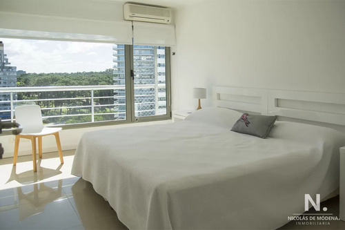 Vende Gran Apartamento En Brava - Punta Del Este De 3 Dormitorios