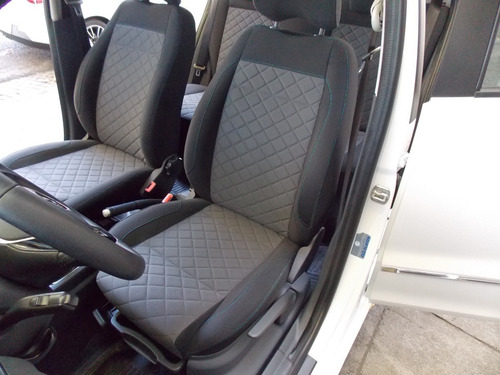 Imagen 10 de 15 de Volkswagen Fox 1.6 Msi Highline 5p. 2017 Carbone