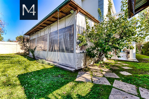 Impresionante Casa Estilo Francés