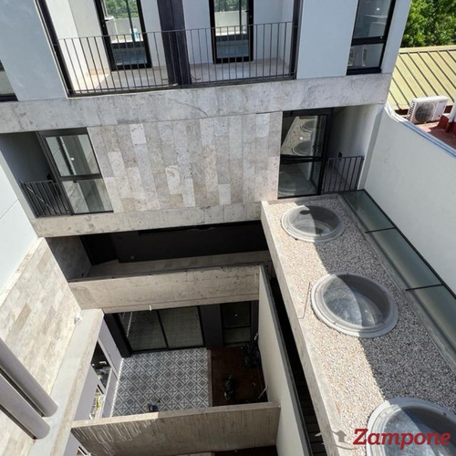 Ph De 2 Ambientes En Caballito, Pb Con Patio / Jardín Y Parrilla.