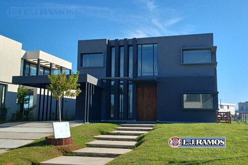 Casa En Venta En El Barrio Costas, Puertos / Escobar