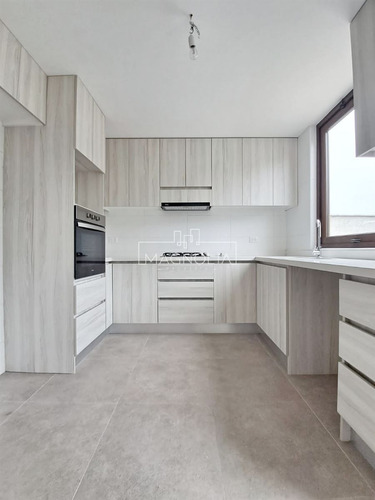 Casa En Venta De 3 Dorm. 4 Baños Más Escritorio, En Concón