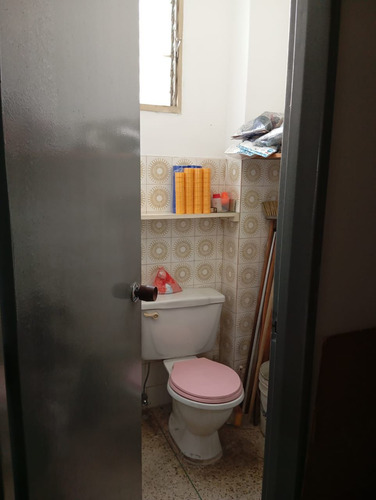 Venta De Local En La Urbina + Fondo De Comercio 300.000 $