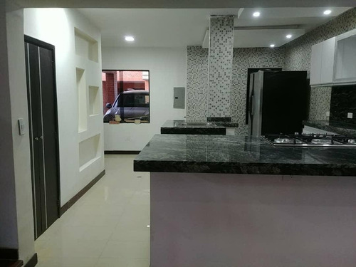 Imagen 2 de 17 de En Venta Townhouse Valles De Camoruco Res. Villa Corozal 0412-4860923.