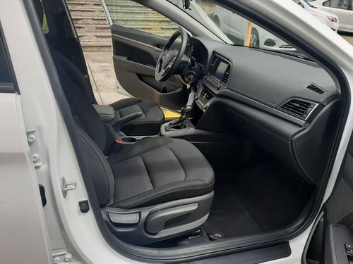 Imagen 14 de 15 de Hyundai Elantra 2018 2.0 Gls Premium At
