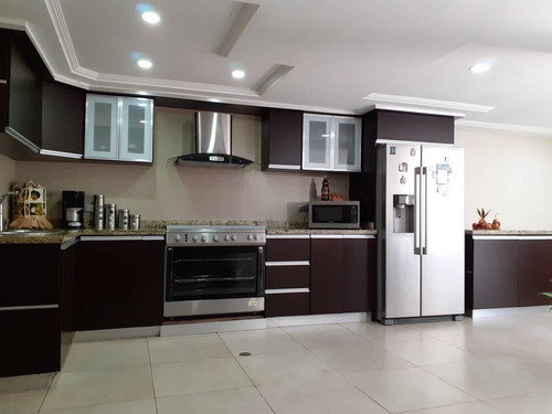 Imagen 2 de 15 de Hermoso Town House En Venta Amoblado Resid. Villas De San Rafael San Diego