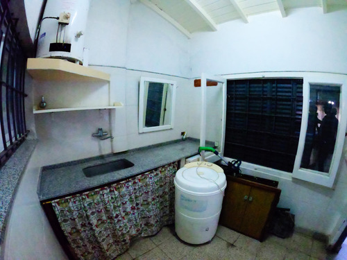 Chalet Con Todos Los Servicios, Quincho Cubierto. Parque.