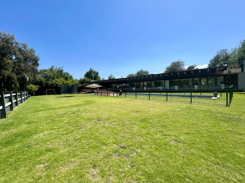 Venta Casa Moderna, Con Orilla Laguna Privada