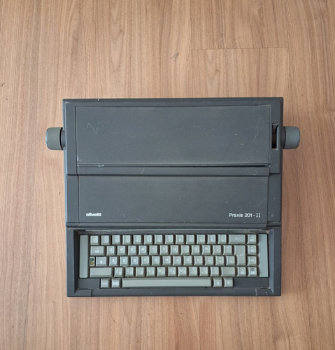 Máquina De Escrever Eletrônica Olivetti Praxis 201 Ii (Usado)