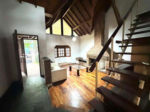 Casa En Venta En Adrogué Con Parque Arbolado