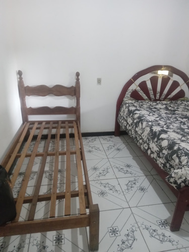 Sitio, Sendo Casa Com 3 Quartos,uma Suite,um Banheiro Social
