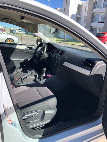 Imagen 10 de 14 de Volkswagen Jetta Trenline 2.5 Std