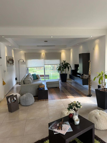 Hermosa Casa En La Concepción De Lujan