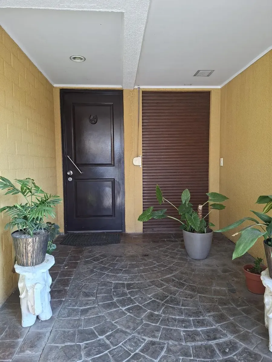 Imagen 5 de 20 de Casa De 2 Pisos Con Piscina En Condominio Padre Hurtado