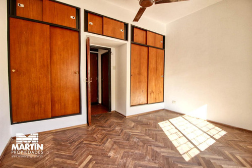 Casa Ph En Venta En Olivos 3 Ambientes, Con Cochera, Jardín Y Galpón. 170 M2 Cub.