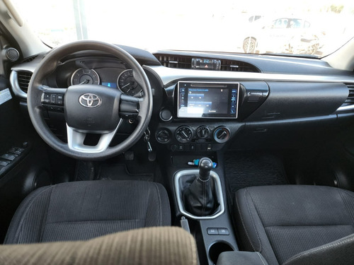Imagen 8 de 10 de Toyota Hilux Sr 4x4