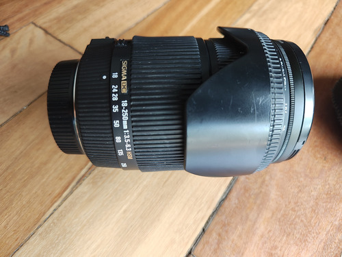 Nikon D5100 + Lentes 18-250, 18-55, 35 + Flash + Muchos Acc Negro (Usado)