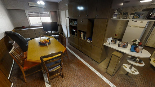 Imagen 19 de 22 de Departamento 4 Dormitorios Con Dependencia. 2 Balcones - Almagro