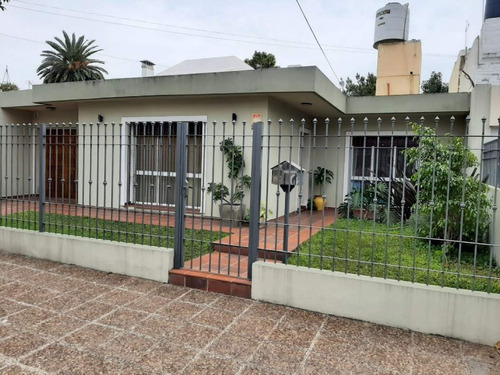 Casa En Venta De 3 Dormitorios En Barrio Paso De Los Andes