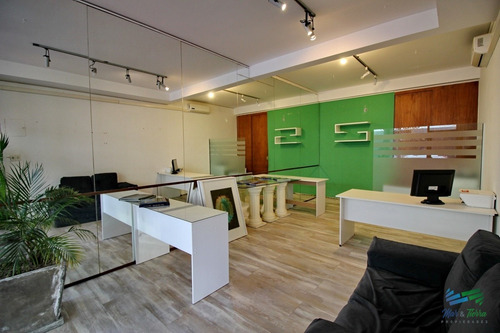Local Con Baño En Venta Sobre Av. Gorlero, Peninsula. Punta Del Este- Ref: 2833