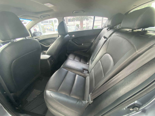 Imagen 13 de 14 de Kia Forte Hb 2018 5p Sx, Tm6, Piel, Qc, Ra-17