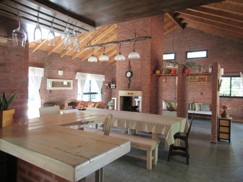 Casa Con Quincho Y Piscina, 3 Dormitorios Zona Km 50 Pilar, Barrio Abierto La Esmeralda